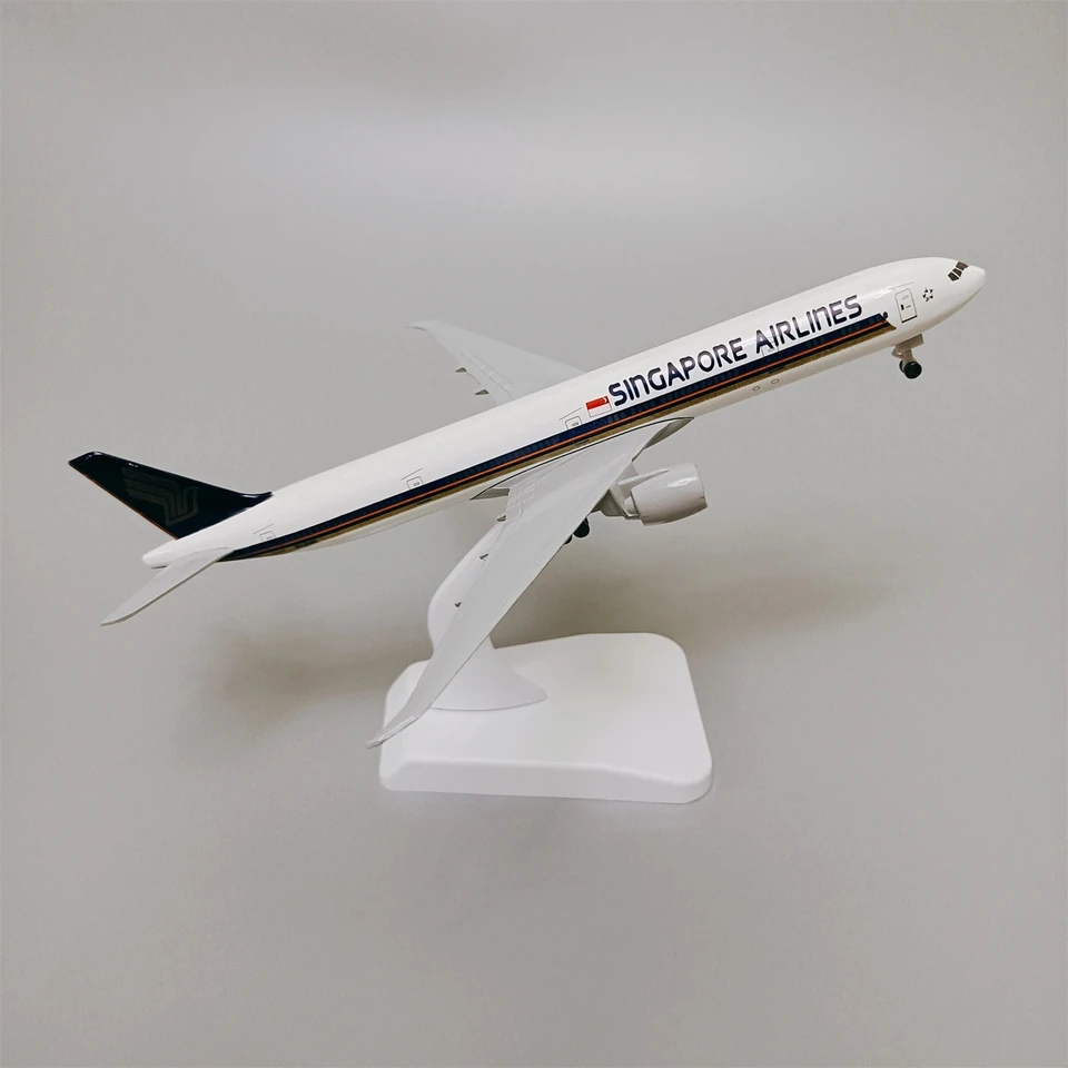 Model Diecast Plane Model Diecast 1: 400 Model lietadiel pre Singapore Airlines B777 Simulované osobné lietadlá s režimom kolies