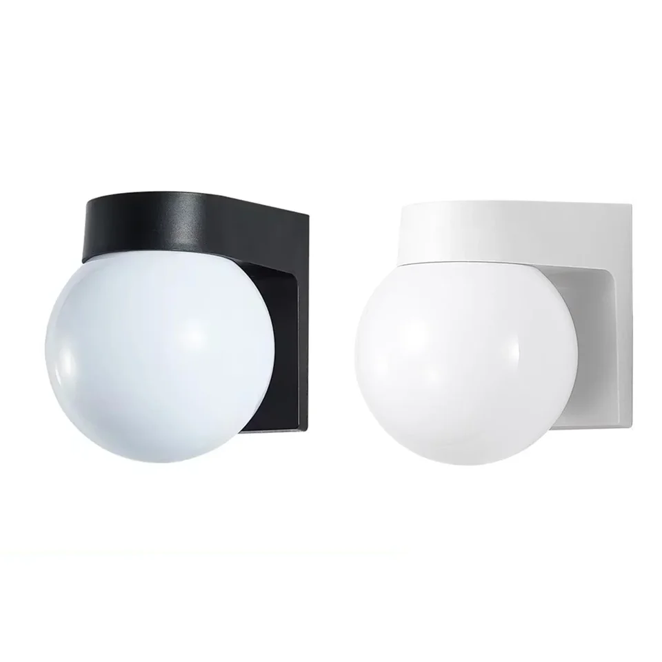Moderná podkrovná LED vonkajšia veranda Light, čierna biela základňa PC Base Mliečna akrylová lampová lampa E27 Ball Outdoor Wall Lamp hore dole nástenná lampa