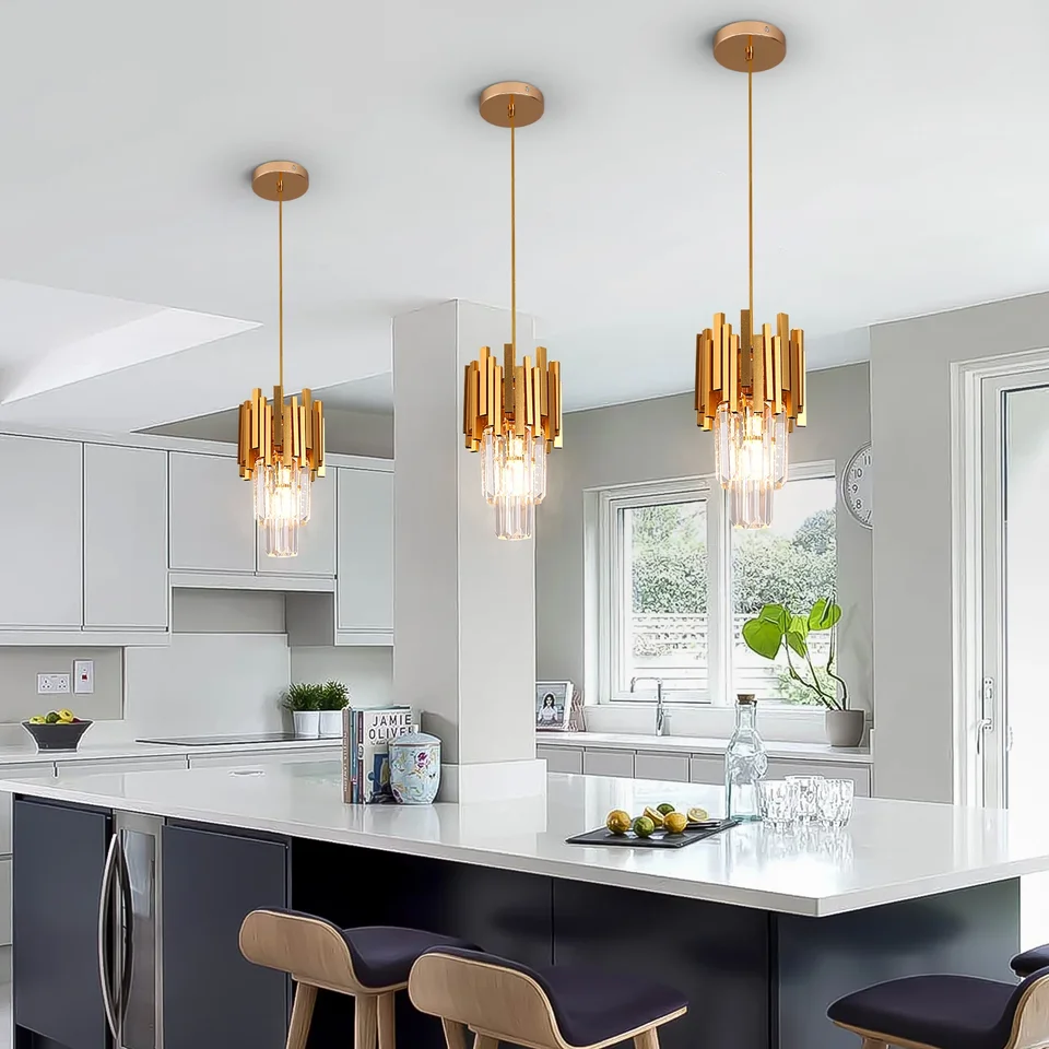 Moderné nordické vlastné hotelové schody Svadobné dekorácie zlatý lesk Salón Crystal veľké závesné svetlá Vysoký strop luxusné lustre
