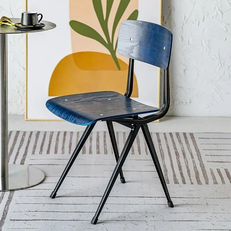Moderné severské jedálenské stoličky dizajn zlaté nohy drevené kancelárie Mid -storočné stoličky Chaises Salle Manger Balkón Domáci nábytok
