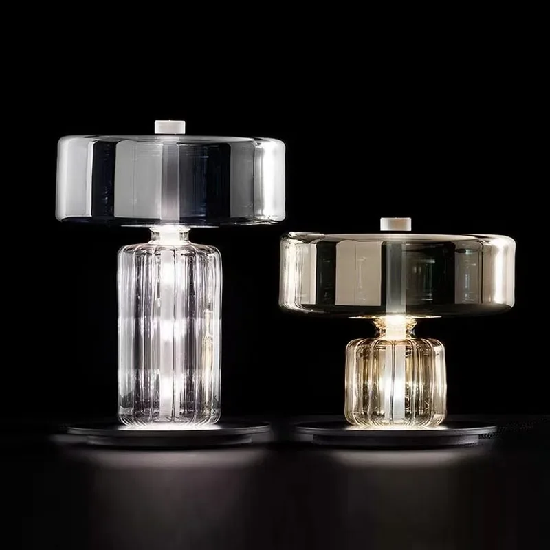 Moderné svetlo luxusné dizajnérske stolové lampa Kreatívne sklo umelecká spálňa lôžko obýva