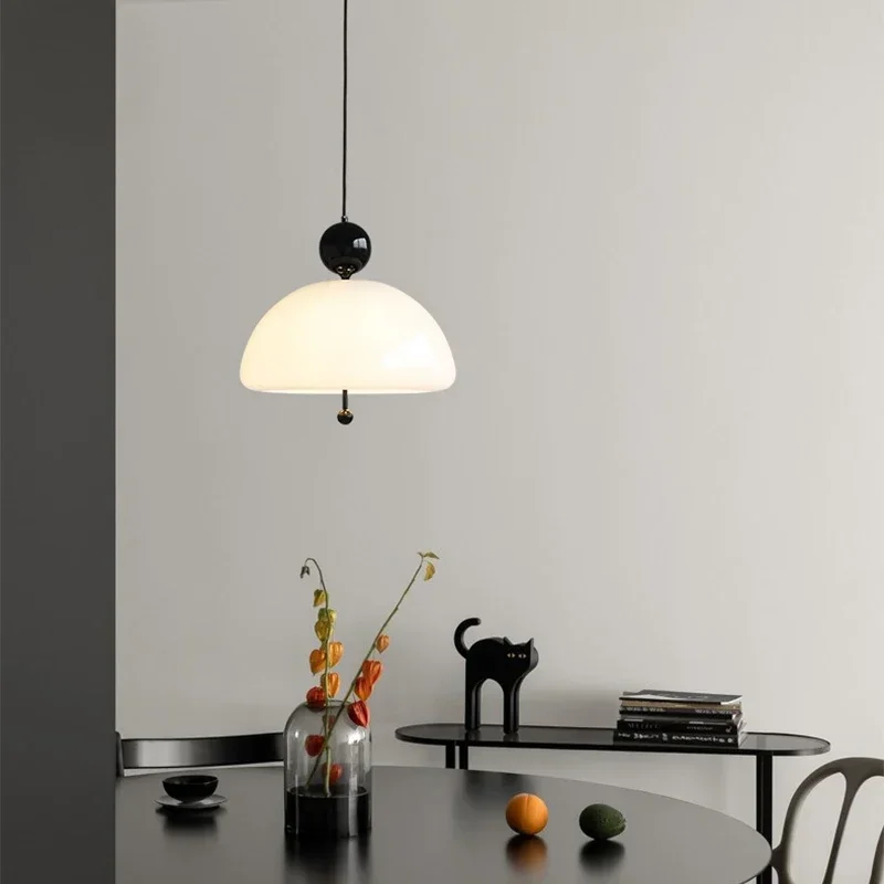 Moderný jednoduchý a prispôsobený krémový štýl dekoratívny luster francúzske svetlo luxusné dizajnérske spálne Štúdium jedáleň lampa