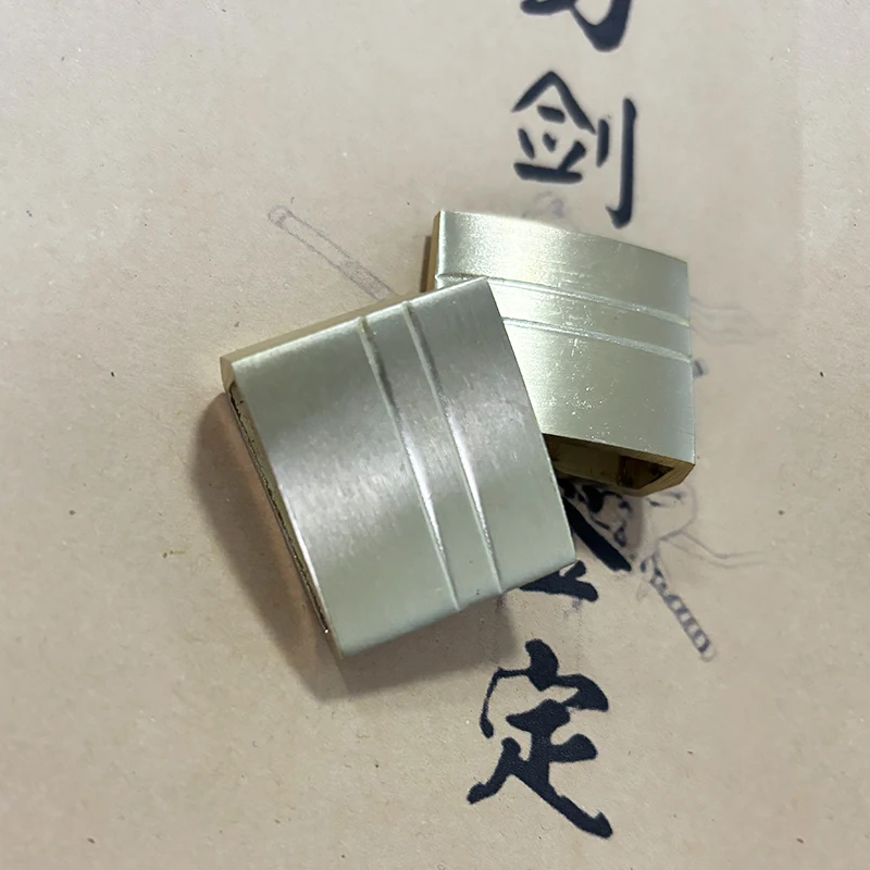 Mosadzný habaki pre ručne vyrábané príslušenstvo Katana/Wakizashi/Tanto vhodné pre 3,2 cm čepele šírky samurajských mečov