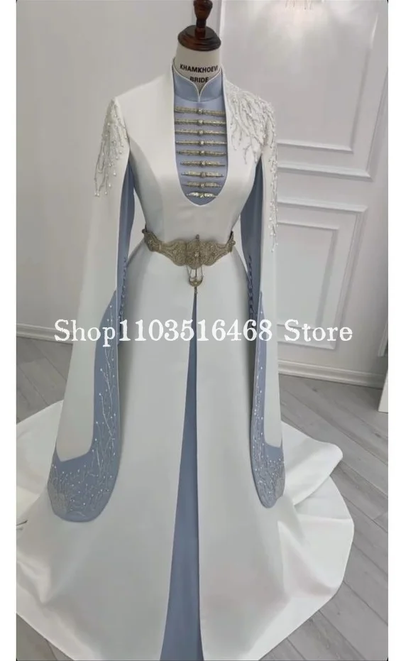 Moslimské dámske svadobné šaty kaftan korálkové aplikat modré biele svadobné šaty Cape dlhý rukáv Prispôsobené Vestidos de Novia