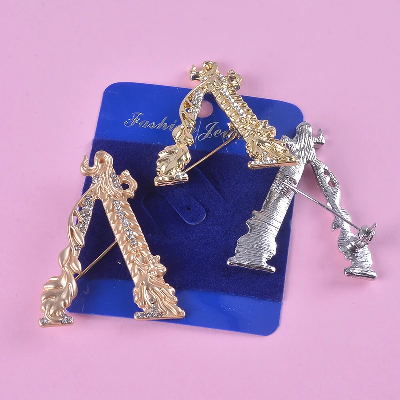 Multicolor Cubic Zirconia V Letter Broš