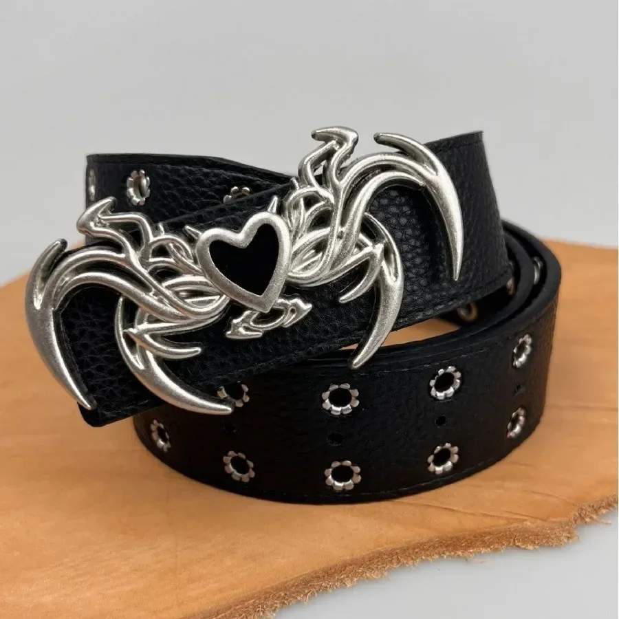 Muži gotické pásy Devil's Wings Vintage Heart Punk Metal Buckle Y2K PAISBAND PU ZHRNUTÝ BELT PRE DÁNSKÉ DEANS DEANS