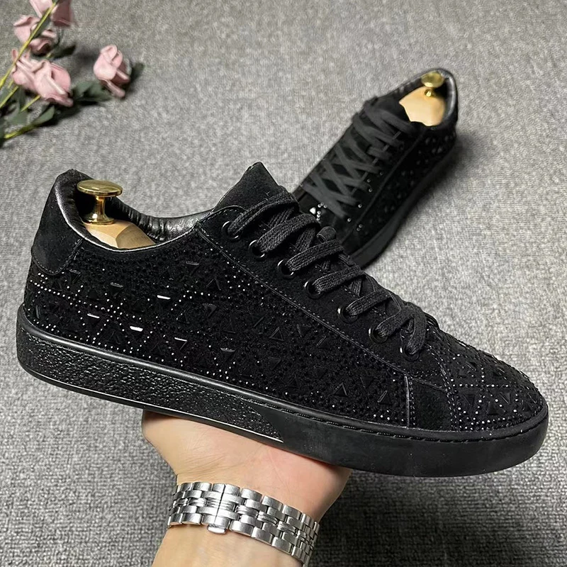 Muži príležitostné párty plesové šaty kamienky topánky Lace-up kravy Suede kožené hrotované topánky čierne módne byty tenisky mládežnícky obuv
