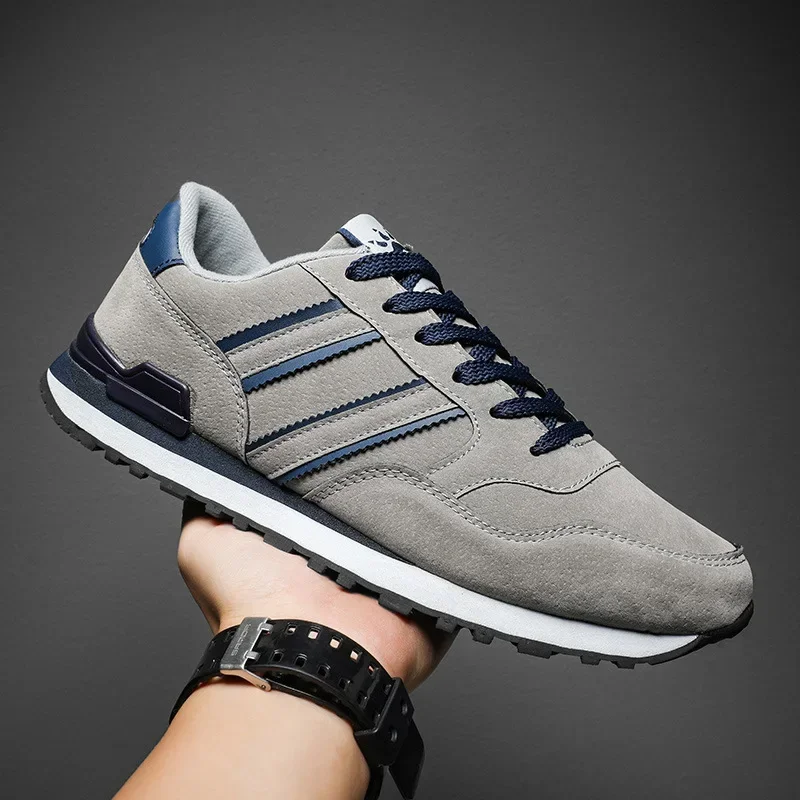Muži robustné tenisky Suede Pánske príležitostné topánky Štýloví tréneri Jogging topánky, ktoré nekĺzli gumové šnurovanie mužských tenisiek plus veľkosť 45