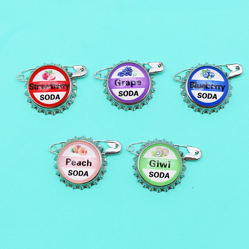 Módna šťava sóda fľašové čiapky Piny brošne Vlastné ovocné hrozno broskyňa Kiwifruit Strawberry Blueberry Bottle Cap šperky bezpečné špendlíky