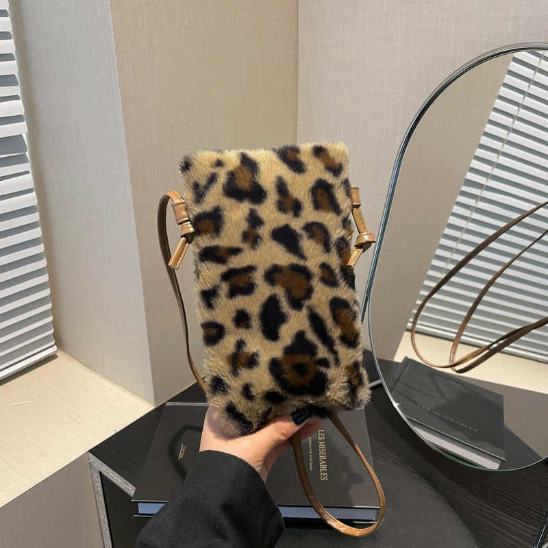Módne dámske kravské tlače mini ramenné tašky Ženské zimné plyšové vrecká podpazušia leopard zebra vzor nadýchané tašky Malé kabelky