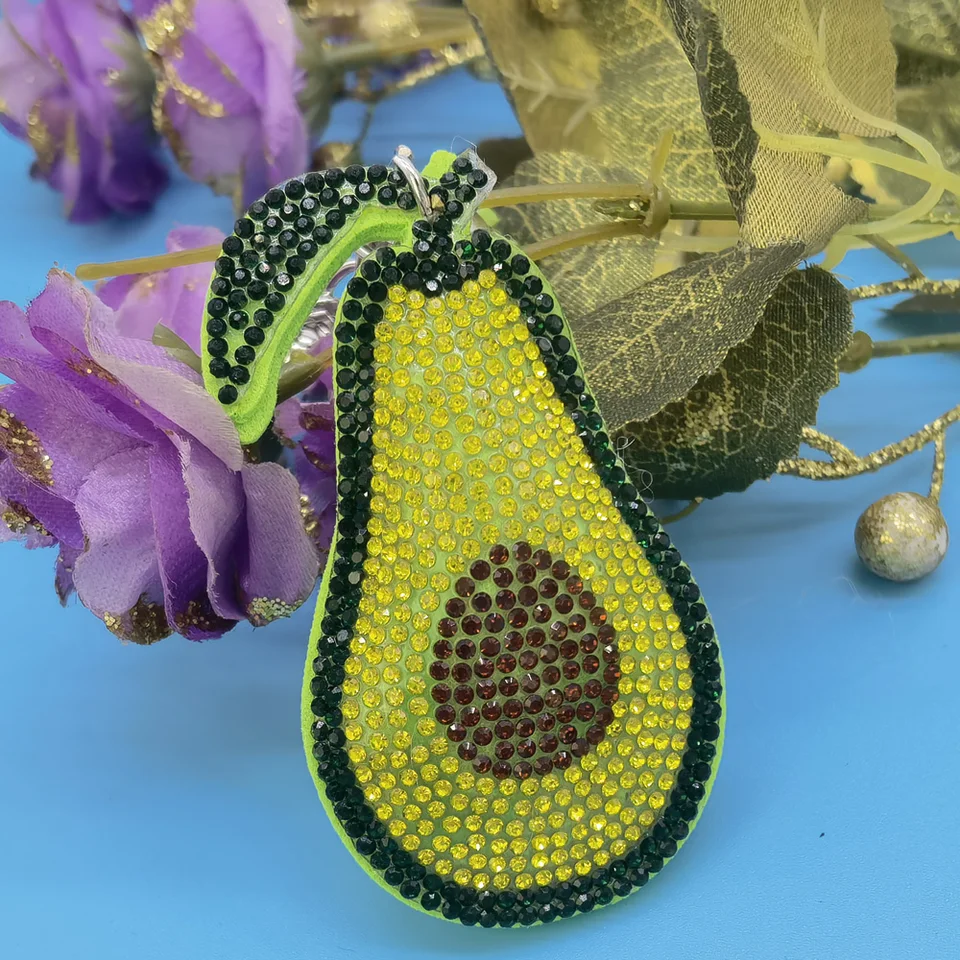 Módne kreatívne avokádo s plným krištáľovým kamienka Keyrings Key Crains Rings Držiteľ kabelkovej tašky pre auto krásne kľúče