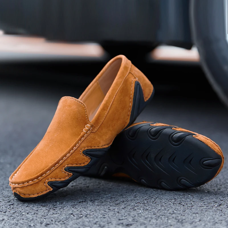 Módne muži luxusné obchodné topánky 2024 Lazy British Trend Pet Foot Pánsky mäkký jediný trend jazdecké mokasiniská veľkej veľkosti tenisky