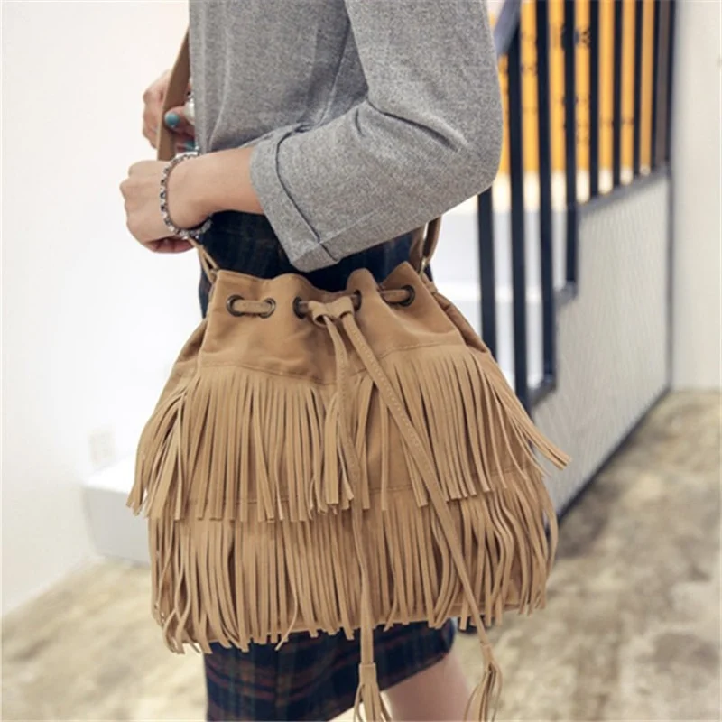 Módne retro faux semišové okrajové dámske messenger tašky Tote Nová kabelka kabelky na ramene Crossbody Bag Tassel Bucket