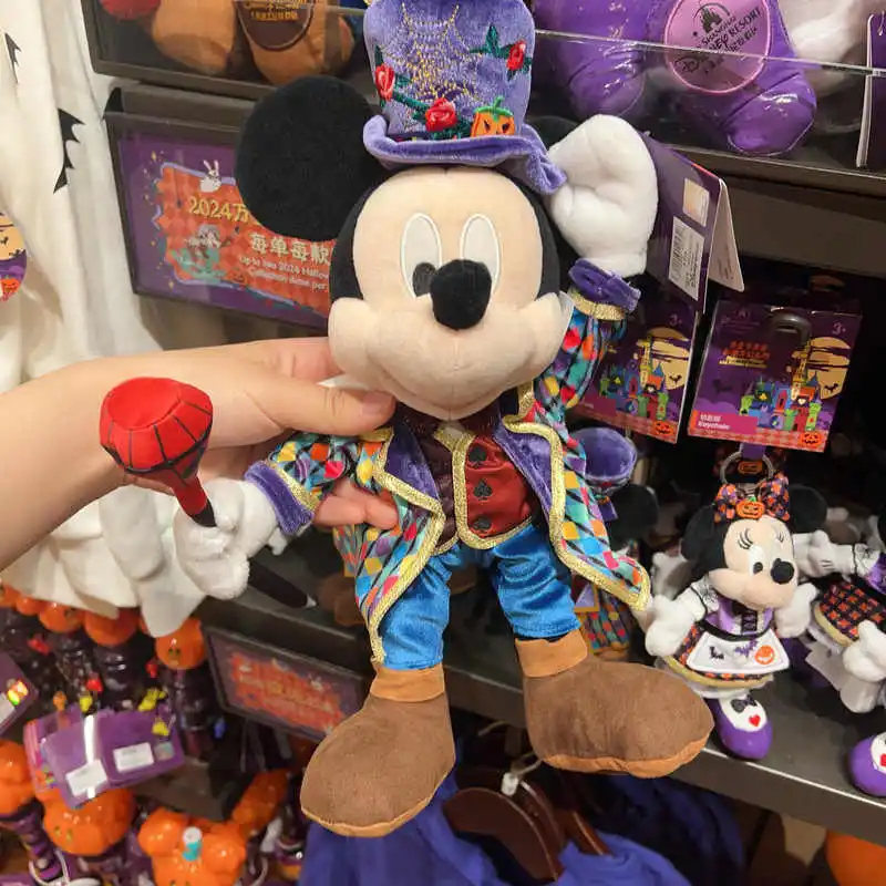 Na stole farebná oslava Mickey a Minnie Mouse a praštěná plyšová bábika Pendant Keychain Hray - Detská narodeninová darčeková hračka