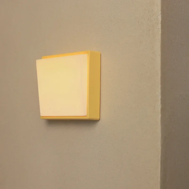 Nabíjanie minimalistického prepínača Nočné svetlo pre lôžko domácej spálne - jednoduchý biely/žltý dizajn USB