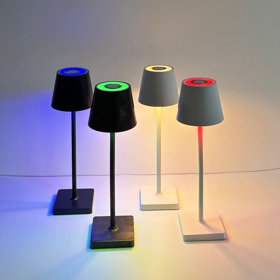 Nabíjateľné farebné LED nočné ľahké ľahké ľahké stolové lampa s fľašou Lampa Lampa pre domáce kluby Bar Hotel Ambiance Decor Desk Lamp