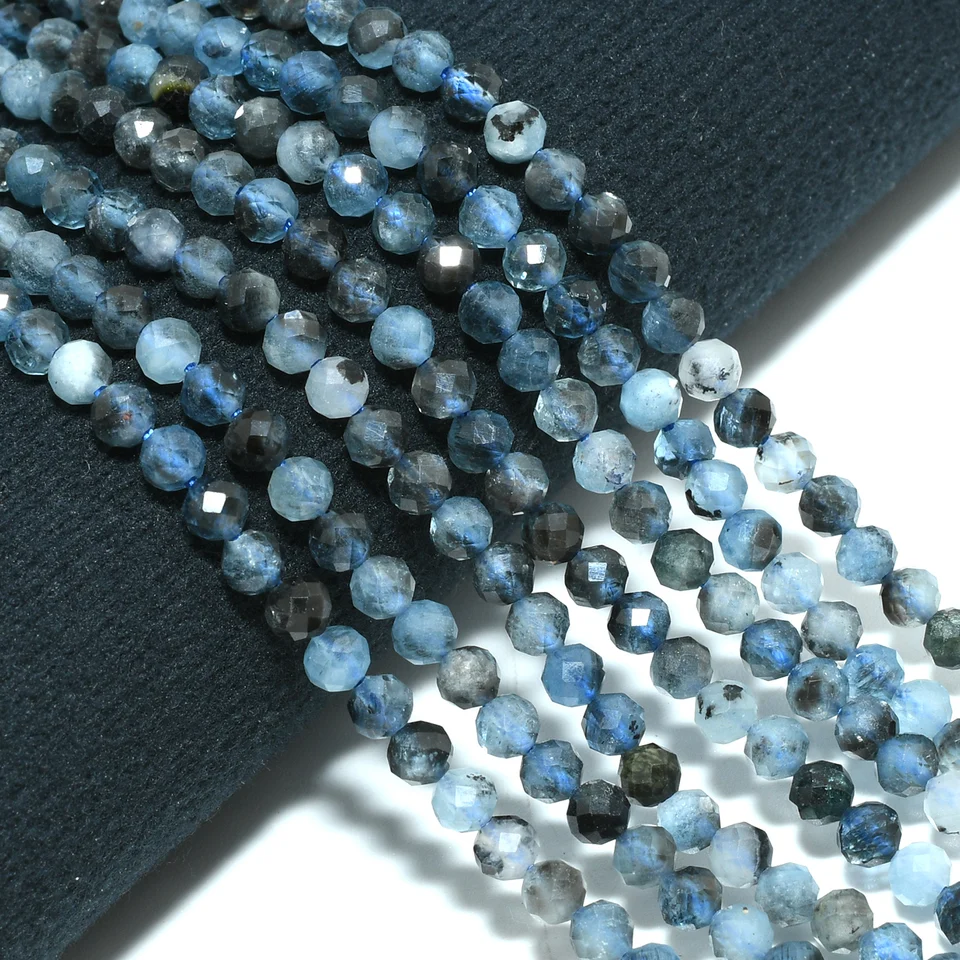 NATRUUL AQUAMARINE s čiernymi turmalínovými korálkami 3,6 mm