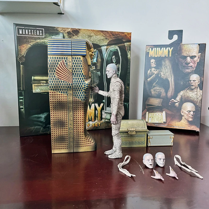 NECA Monsters postava Mummy rakva rakva pyramídová figúrka