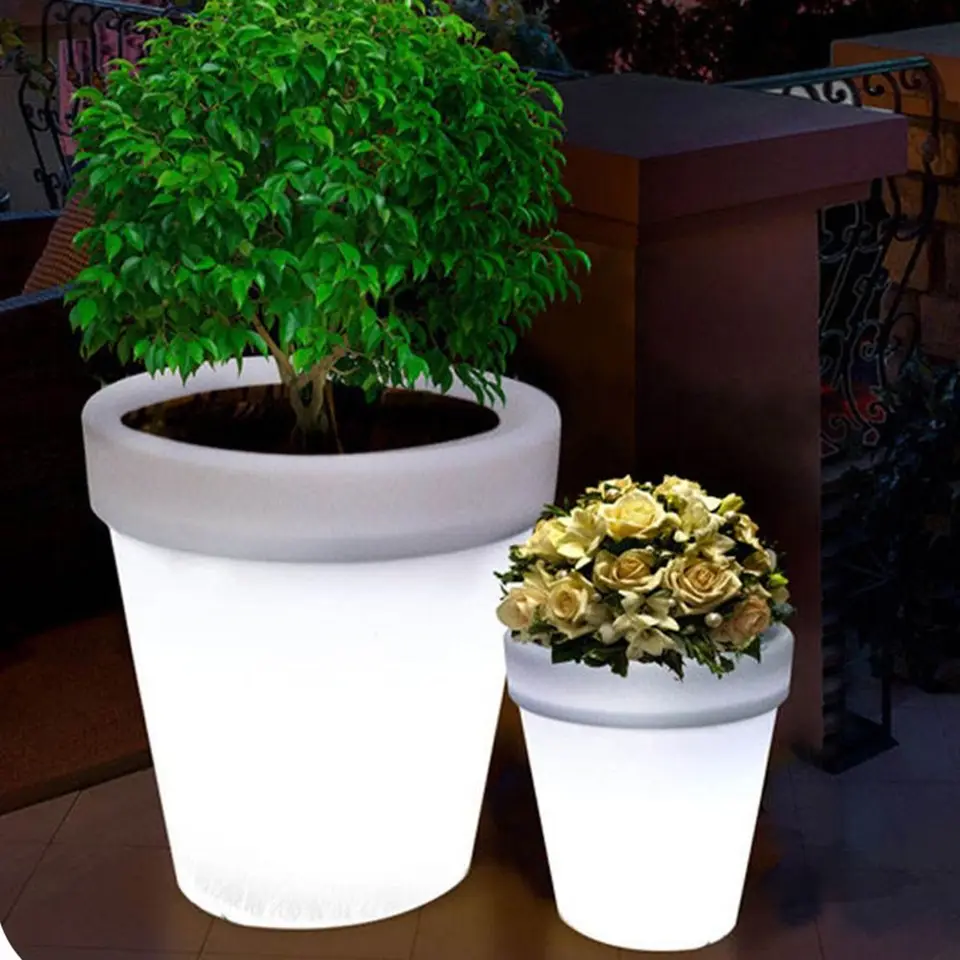 Nepremokavá solárna LED LED slnečná energia osvetlená krajinná lampa Automatická zapnutá/vypnutá ilumovaná kvetináče na kvetinávanie nádvoria