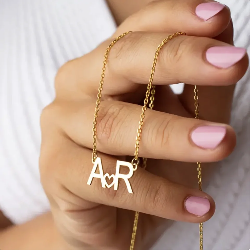 Nerezová oceľ prispôsobená Zlaté hlavné mesto Dvojtestie Liste Love Heart Pendant Náhrdelník pre ženy