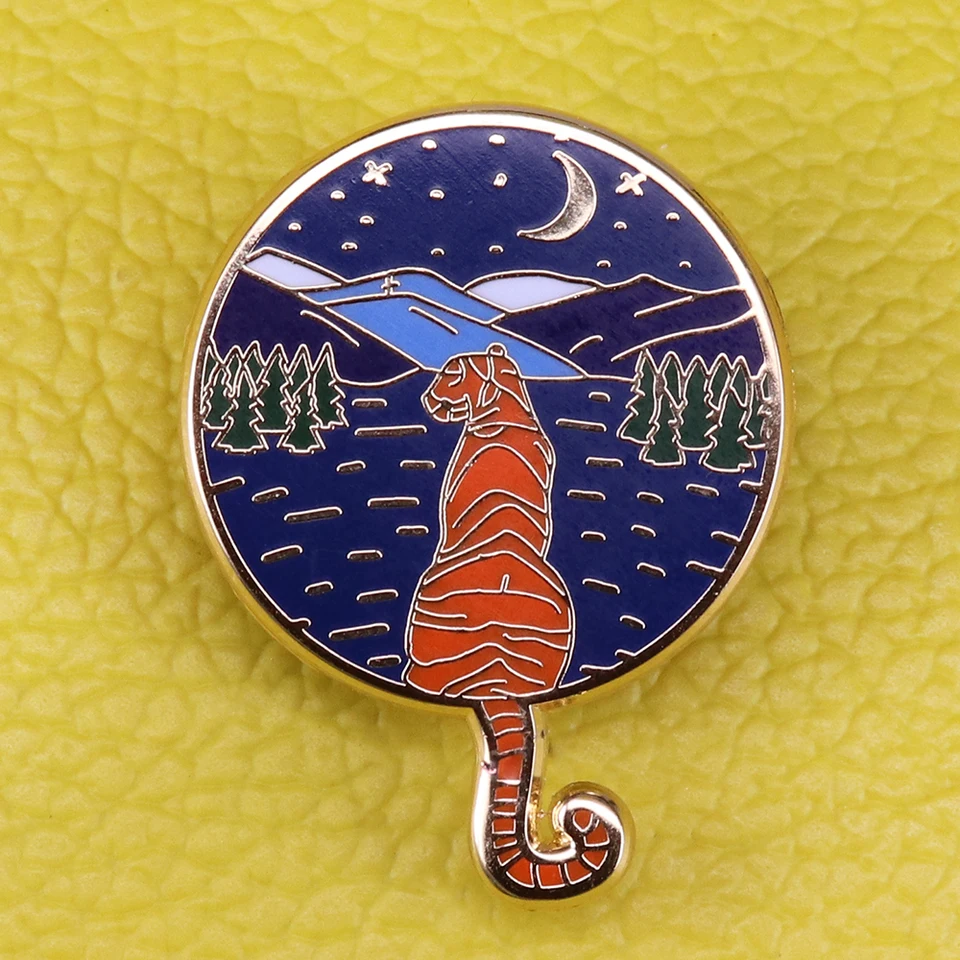 Night Sky Wolf Enamel Pin Star Moon Broš