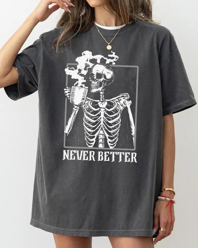 Nikdy lepšie, kostra, káva, čarodejnica, lebka, vtipné, strašidelné, estetické, meme, halloween, kostým, tričko, odpalisko Comfort Colors Tee