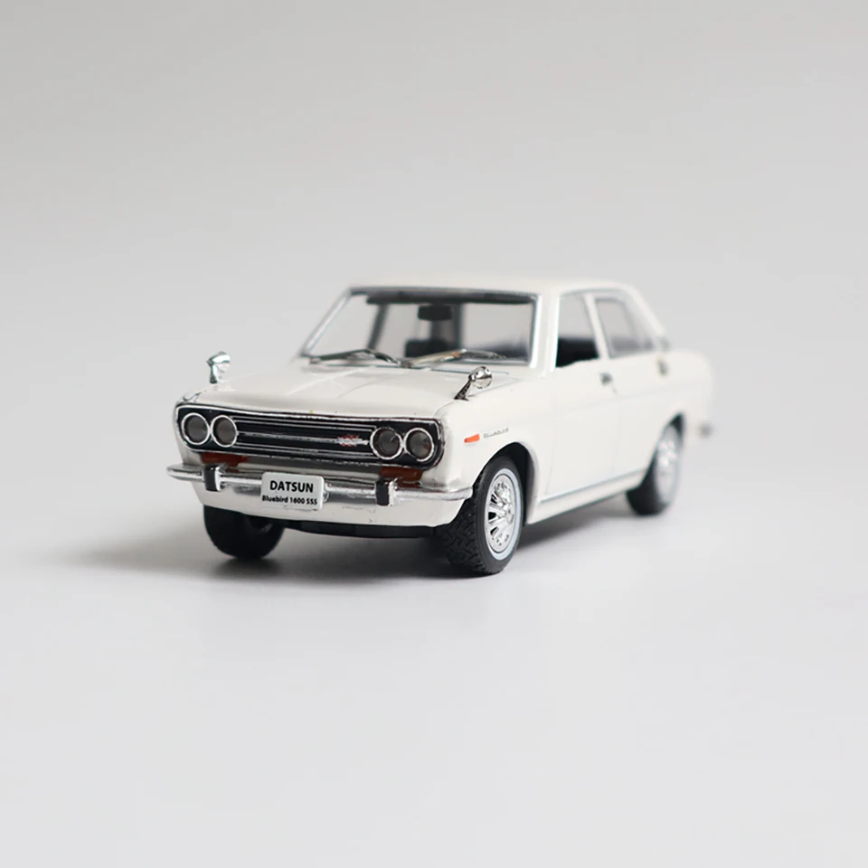 Nissan Bluebird Datsun 1600SSS Sedan 1:43 Stupnica zliatiny Statický model klasického automobilu Hobby Zbier
