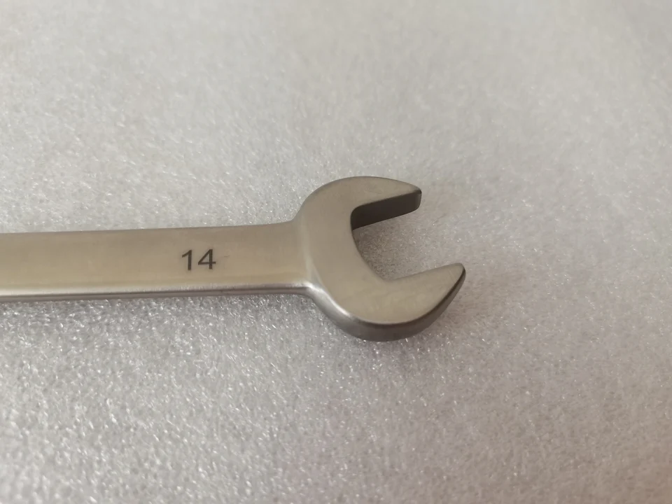 Non magnetické TC4 Titanium Tools Double Open End Wrench18*19 mm používané v oblastiach, ako je lekárske letectvo