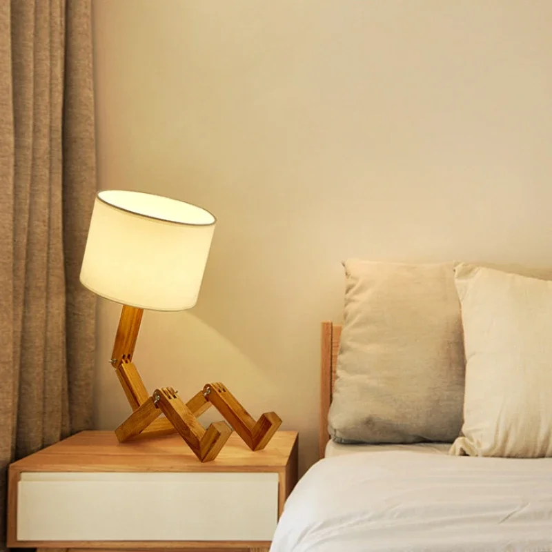 Nordic Art Drevená stolová lampa v tvare robotov moderná obývacia izba Spálňa posteľná lampa Decor LED Desk Lamp E14