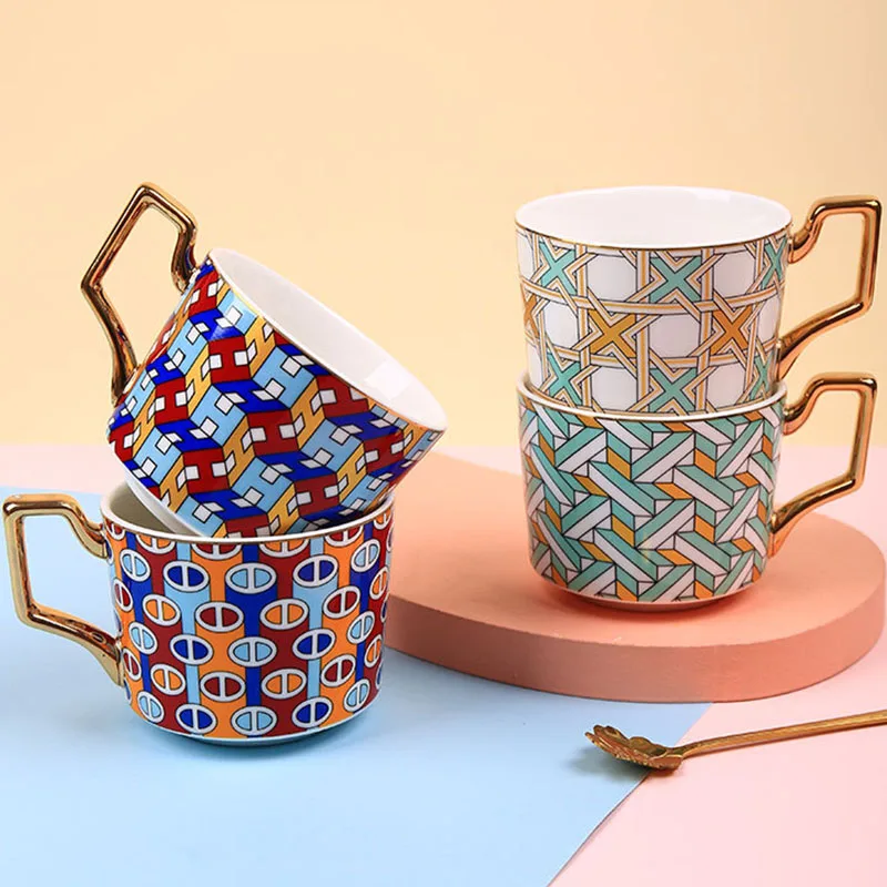 Nordické marocké porcelánové kávové šálky a podšálka so zlatou rukoväťou luxusný keramický pár kaviarní Cafe Popoludňajší čajový hrnček 250 ml