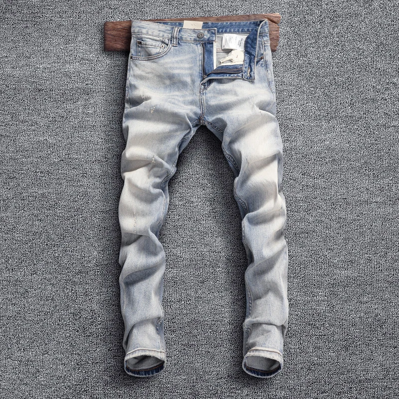 Novo dizajnérske módne muži džínsy Retro svetlo modrá elastická tenká fit s roztrhanými džínsami Men natiahnuté nohavice Vintage džínsové nohavice Hombre