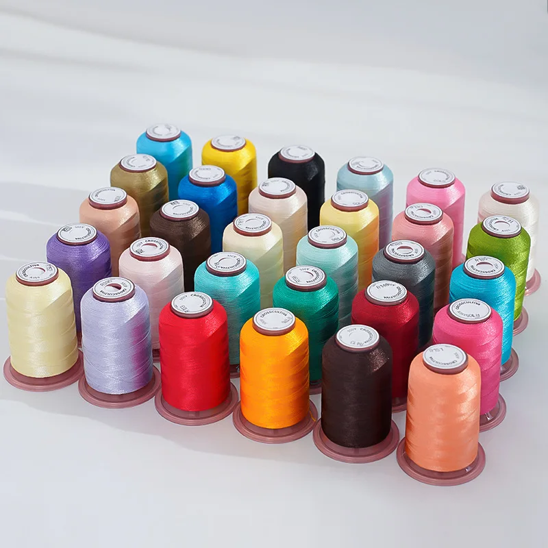 Nová 120D farba malá trubica vyšívacia niť polyester ľadové hodvábne vlákno oblečenie Špeciálne vyšívacie zariadenie