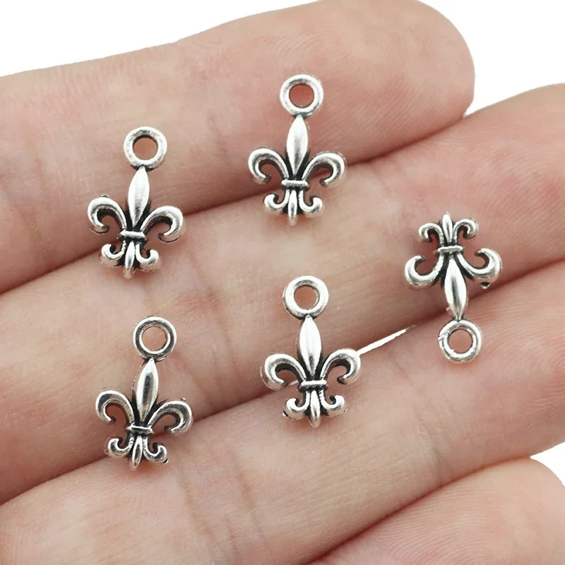 Nová móda 30 kus 14*9 mm zmiešaná zliatina Antique Strieborné farebné kúzla Fleur de Lis Prívesok