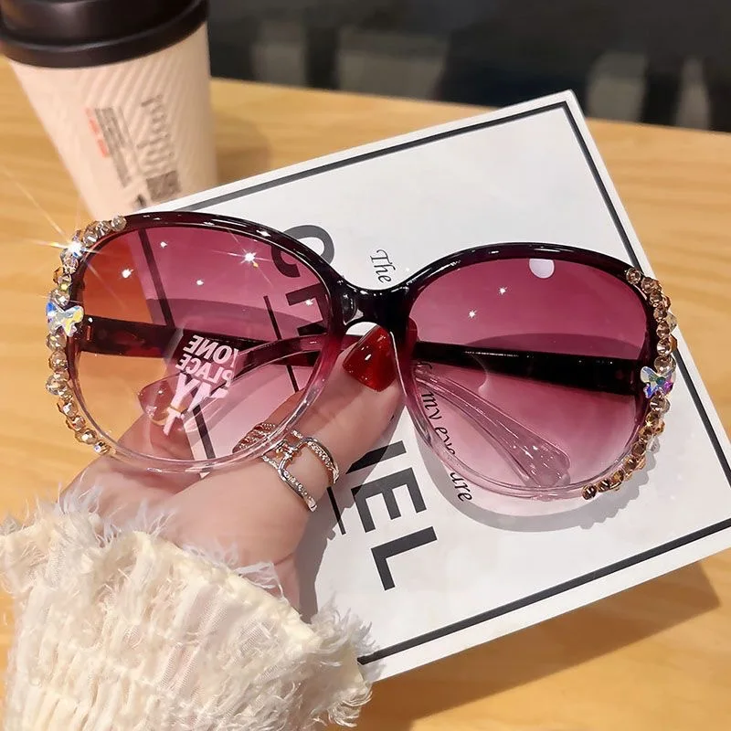 Nová módna značka Slnečné okuliare Ženy Luxusné dizajn Slnko okuliare Bling kamienok Vintage Gradient Lens Oable Lopy Glasses pre ženské UV400