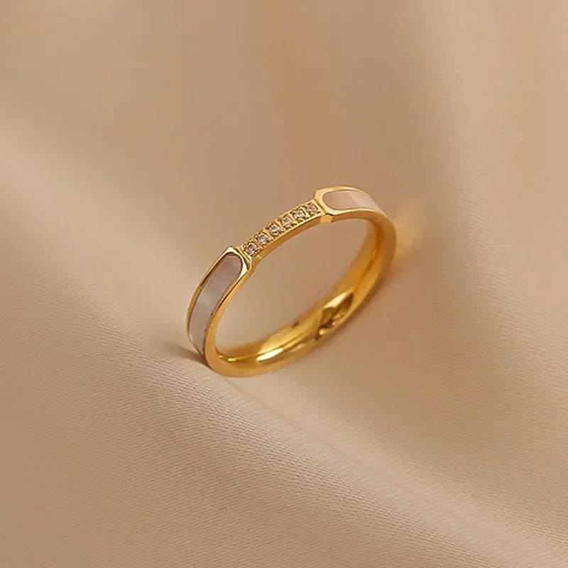 Nová z nehrdzavejúcej ocele 18 K Zlaté slnečné krúžky pre ženy prírodný kameň vykladaný do dutého kovového textúrneho krúžkového trendy šperky