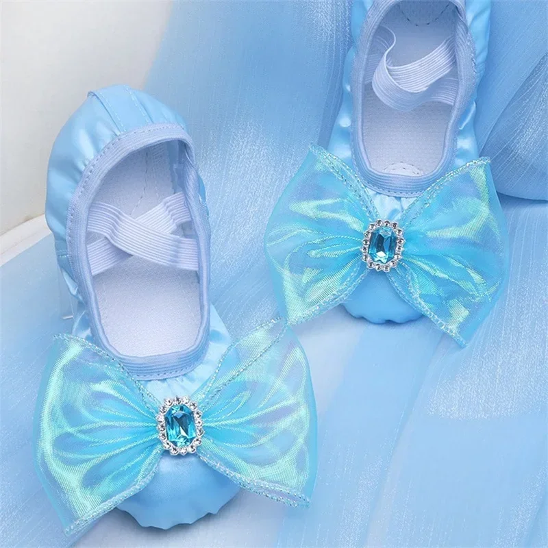 Nové baletné byty Denné tanečné topánky Soft-Soled for Girl Satin Cat Caws Free Lace-Up Rabbit Performance Performance Dance topánky