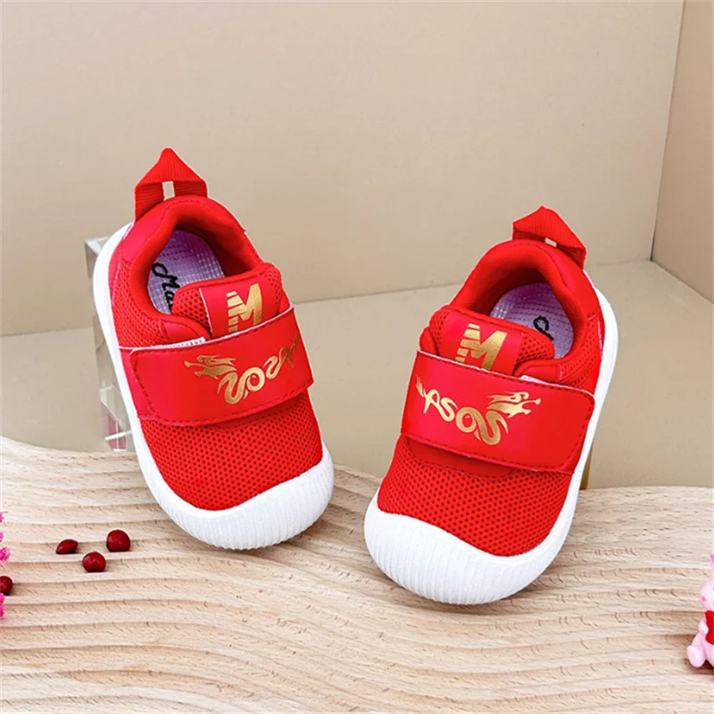 Nové jarné detské topánky Slovo Priedušné batoľa Boys Shoes Outdoor Tennis Red Soft Sole Sole Dievčatá tenisky EU15-25
