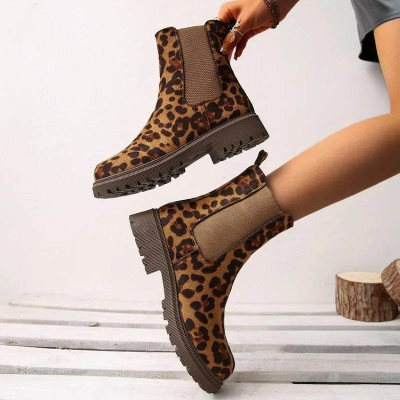 Nové motocyklové topánky Ženy Leopard Suede členkové topánky módne byty topánky Žena 2025 Trend Zimné snehové šaty Goth Walking Myer