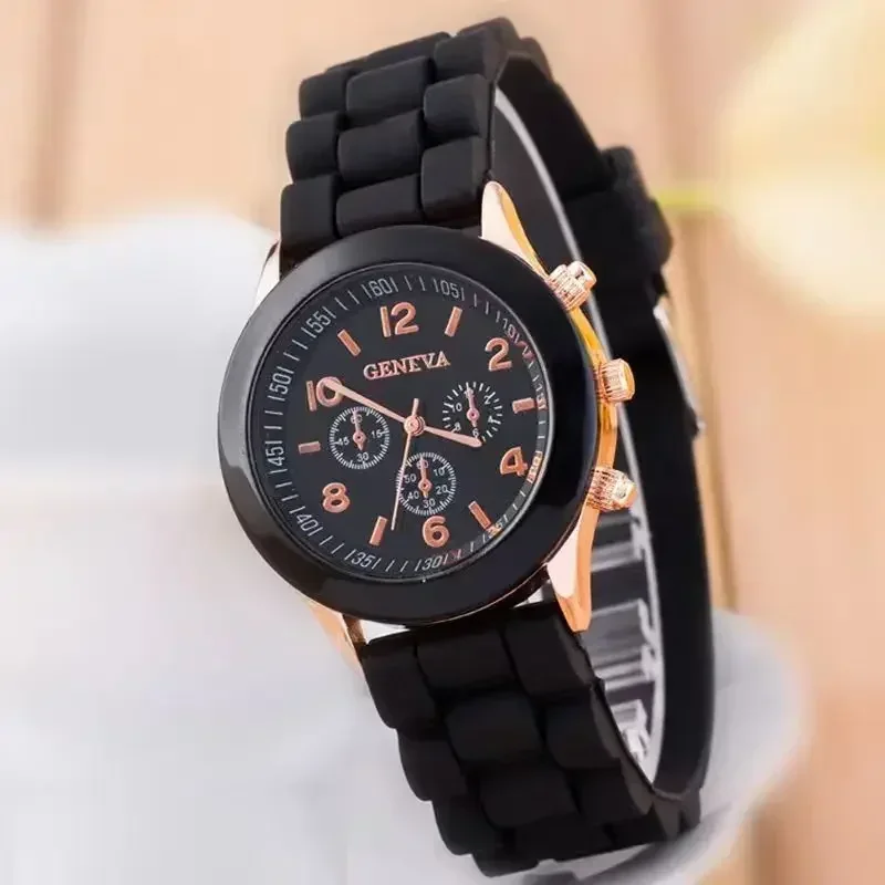 Nové módne ženy Men Men Quartz hodinky pánske dámske hodinky Luxusné klasické retro veľké diamantové náramkové hodinky