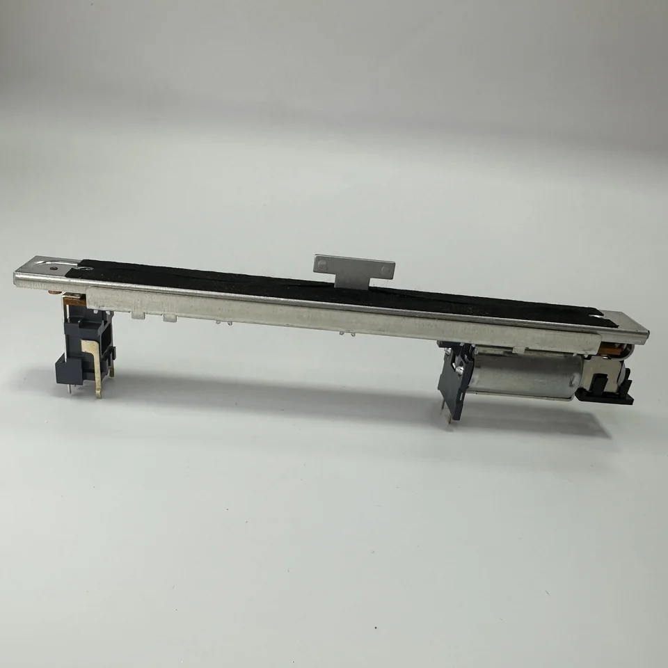Nové originálne japonské Alpy Electric Fader RSA0N11M9A0J YAMAHA LS9 M7CL DM1000 DM200 Mixer Potentiometer / Motor poháňaný hlavným motorom