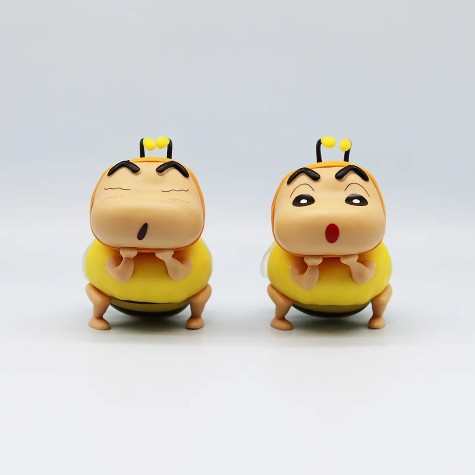 Nové pastelky Shin-chan cos v Bee Animal Doll Creative Handmade Model Car Desktop Cake Dekorácie roztomilé deti Vianoce malé darčeky