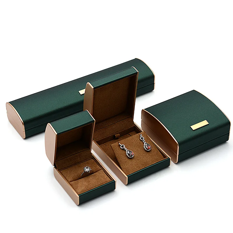 Nové vysokokvalitné šperky krabičky Brushed PU Leather Prsteň prívesok Náramok Náramok Náramok náhrdelník šperky Darčekové obaly