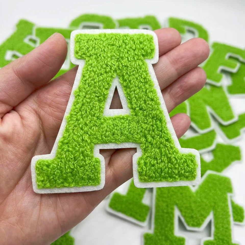 Nové zelené písmená chenille vyšívané železo na záplate Applique DIY Odznak abecedy Patches pre oblečenie vrecko AZ AZ