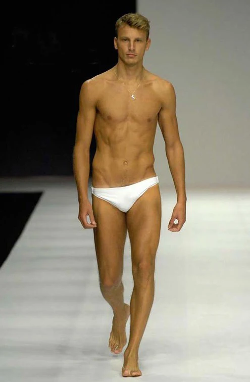 NOVÝ 2018 Private Prispôsobený chlapčenský oblek pre mužské obleky s nízkym pásom tesné sexy športové plavky bikiny plávajúce kmene rýchle sušenie
