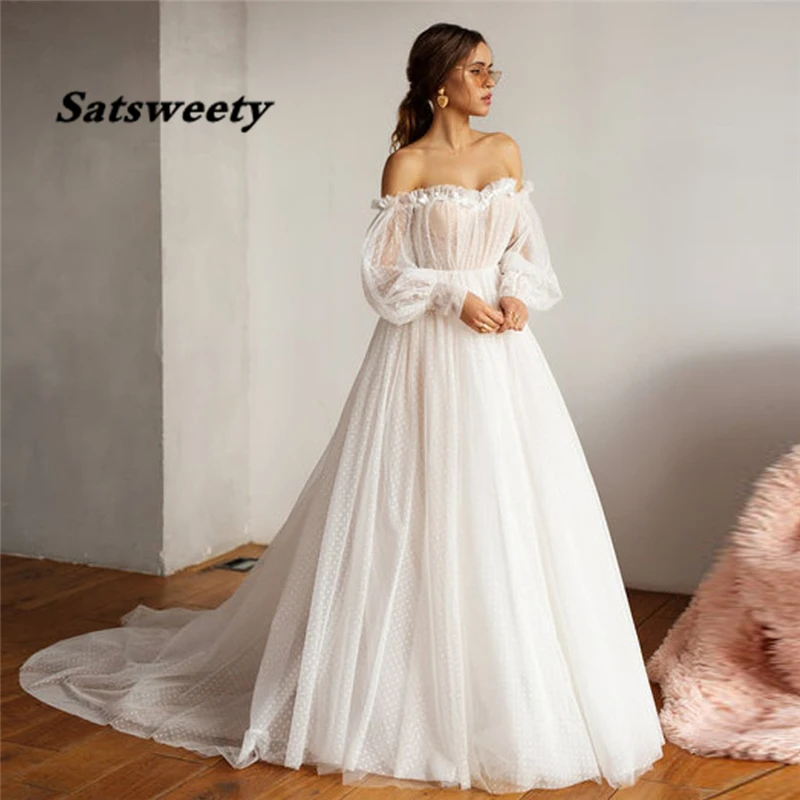 Nový dizajn mimo ramena Puffy Ruckve Dot Tulle Svadobné šaty pre svadobné sexy otvorené zadné zadné rukávy 3D kvetinové šaty