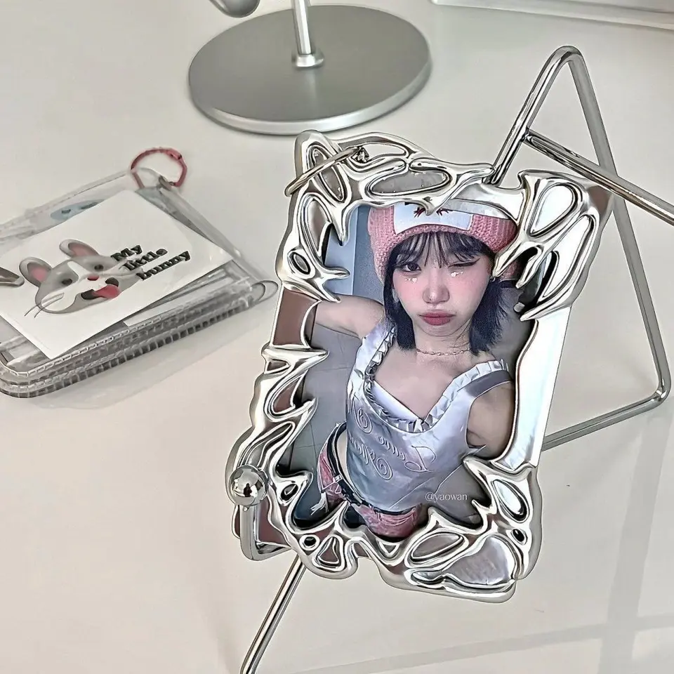 Nový držiak na držiak foto -karty Puzdro Pobretie Photo karty úložný box KPOP Photo rámu fotografické karty Dodávky fotokardov Stojan Decor