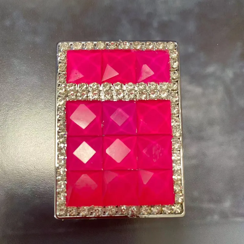 Nový kreatívny USB Diamond Enlaid Crystal Rinestone Ladies Nabíjateľné ľahšie cigaretové doplnky Men a ženy Darčeky