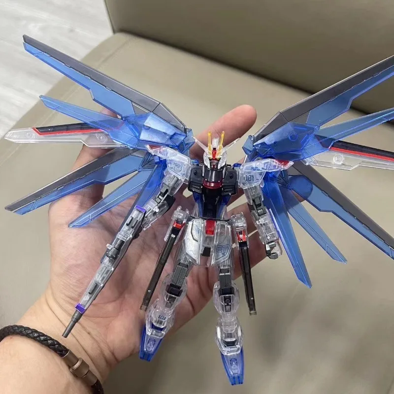 Nový mobilný oblek Gundam Model Animation Periférne zostavenie hračiek New Life Freedom Series Figures Boy Birthday Prekvapenie darček