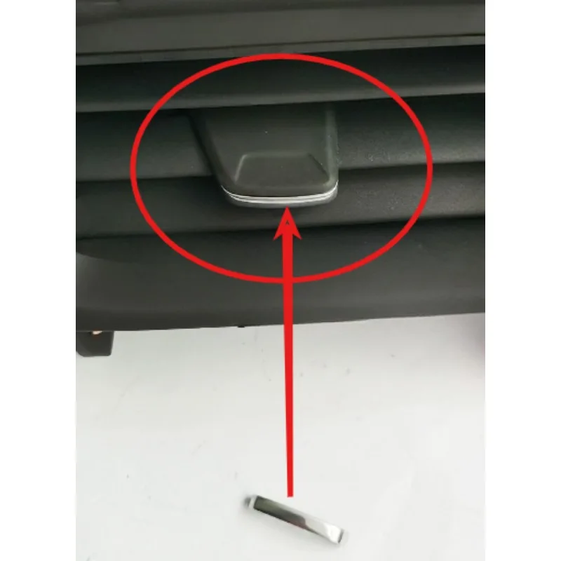 Nový originálny automobilový diel Dashboard Klimatizácia zadného vykurovacieho výstupu Venok Bright Strip pre Buick Envision