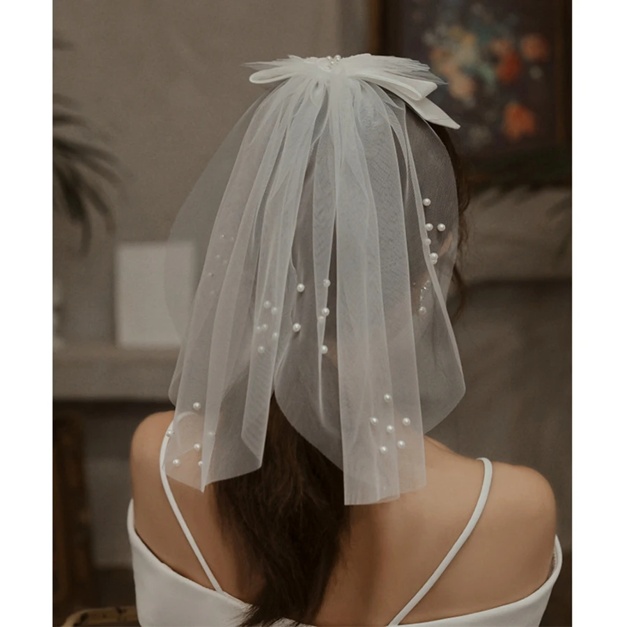 Nový príchod Slonovina Krátke svadobné závojy luk s perlou závoj nevestou svadobné doplnky Velos de Novia Svadobné závojy voile de mariée